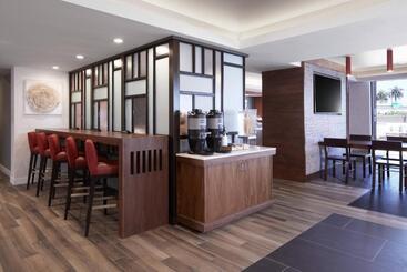 هتل Fairfield Inn & Suites By Marriott Camarillo