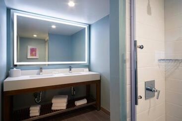 هتل Fairfield Inn & Suites By Marriott Camarillo