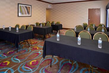 هتل Holiday Inn Express & Suites Dayton Huber Heights By Ihg