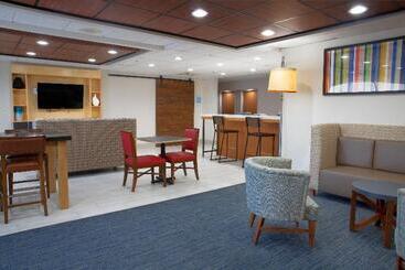 هتل Holiday Inn Express & Suites Dayton Huber Heights By Ihg