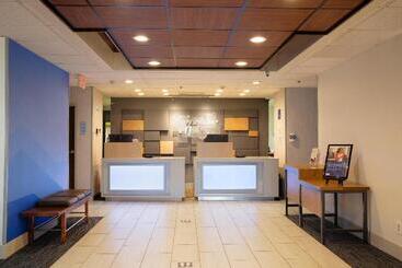 هتل Holiday Inn Express & Suites Dayton Huber Heights By Ihg