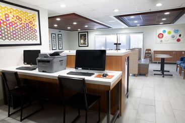 هتل Holiday Inn Express & Suites Dayton Huber Heights By Ihg