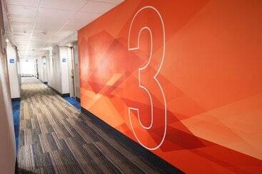 هتل Holiday Inn Express & Suites Dayton Huber Heights By Ihg