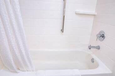 هتل Holiday Inn Express & Suites Dayton Huber Heights By Ihg