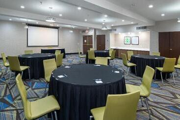 هتل Holiday Inn Express Arlington Interstate 20 Parks Mall, An Ihg