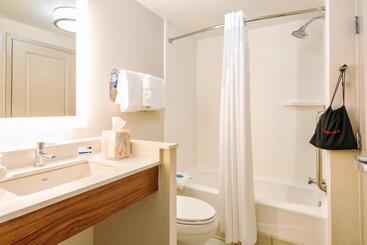 هتل Holiday Inn Express Charleston Us Highway 17 & I 526, An Ihg