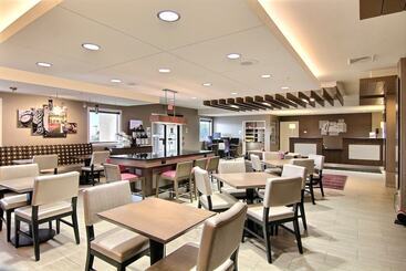 هتل Holiday Inn Express Fargo West Acres, An Ihg