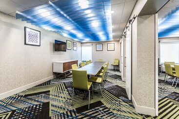 هتل Holiday Inn Express Flint Campus Area, An Ihg