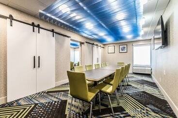 هتل Holiday Inn Express Flint Campus Area, An Ihg