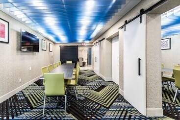 هتل Holiday Inn Express Flint Campus Area, An Ihg