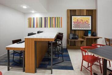 هتل Holiday Inn Express Flint Campus Area, An Ihg