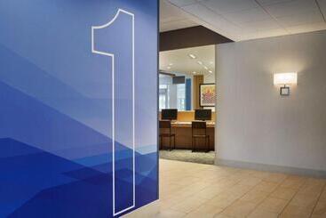 هتل Holiday Inn Express Flint Campus Area, An Ihg