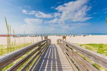 هتل Holiday Inn Express Orange Beach   On The Beach, An Ihg