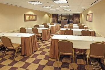 هتل Holiday Inn Little Rock Airport Conference Center, An Ihg