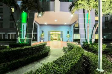 هتل Holiday Inn Miamidoral Area, An Ihg