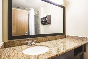 هتل La Quinta Inn By Wyndham Olympia  Lacey