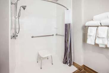 هتل La Quinta Inn And Suites By Wyndham Elkhart