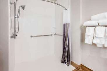 هتل La Quinta Inn And Suites By Wyndham Elkhart