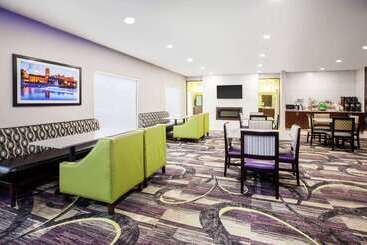 هتل La Quinta Inn And Suites By Wyndham Elkhart
