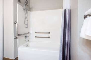 هتل La Quinta Inn And Suites By Wyndham Elkhart