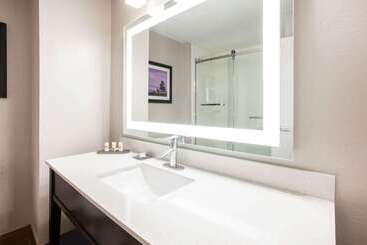 هتل La Quinta Inn And Suites By Wyndham Elkhart