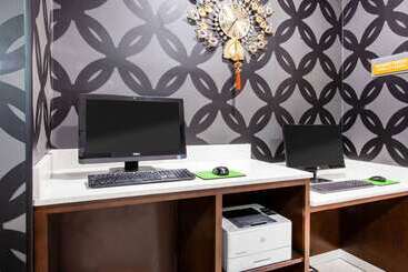 هتل La Quinta Inn And Suites By Wyndham Elkhart