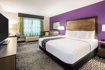 هتل La Quinta Inn And Suites By Wyndham Elkhart