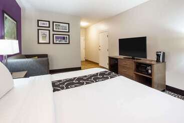 هتل La Quinta Inn And Suites By Wyndham Elkhart