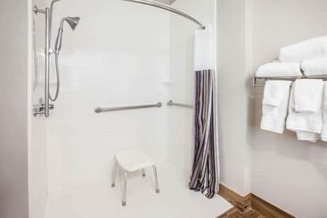 هتل La Quinta Inn And Suites By Wyndham Elkhart