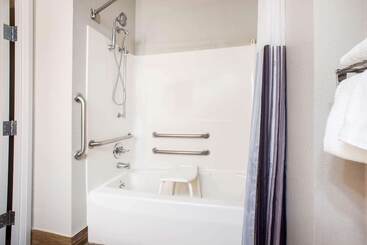 هتل La Quinta Inn And Suites By Wyndham Elkhart