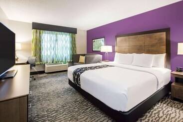 هتل La Quinta Inn And Suites By Wyndham Elkhart