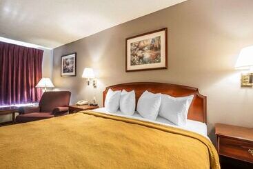 هتل Quality Inn