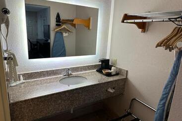 هتل Quality Inn
