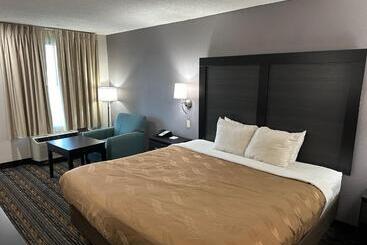 هتل Quality Inn