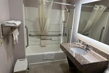 هتل Quality Inn