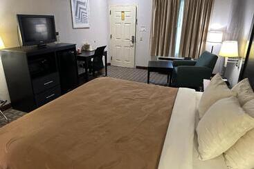 هتل Quality Inn