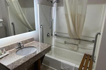 هتل Quality Inn