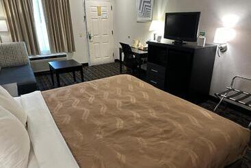 هتل Quality Inn