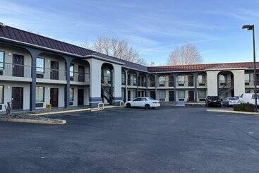 هتل Quality Inn