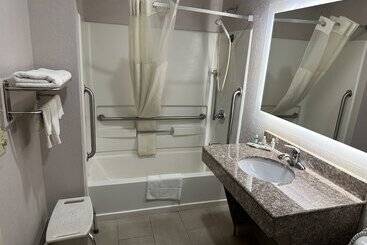 هتل Quality Inn