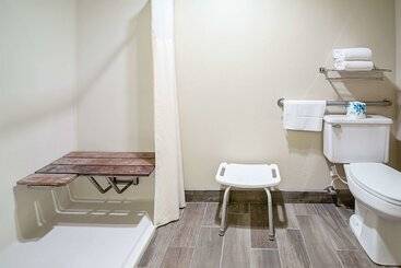 هتل Quality Inn Huron