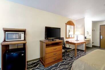 هتل Quality Inn Huron