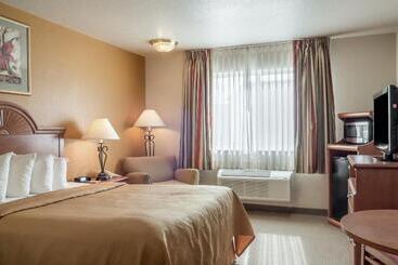 هتل Quality Inn Huron