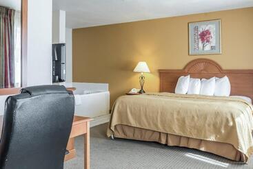 هتل Quality Inn Huron