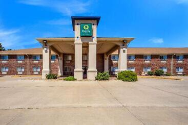 هتل Quality Inn Lincoln Cornhusker