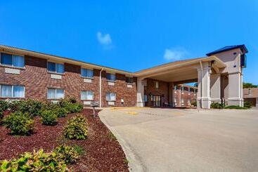 هتل Quality Inn Lincoln Cornhusker