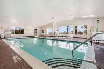 هتل Quality Inn Lincoln Cornhusker