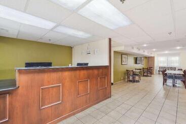 هتل Quality Inn Lincoln Cornhusker