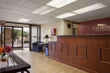 هتل Quality Inn Lincoln Cornhusker