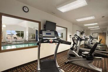 هتل Quality Inn Lincoln Cornhusker